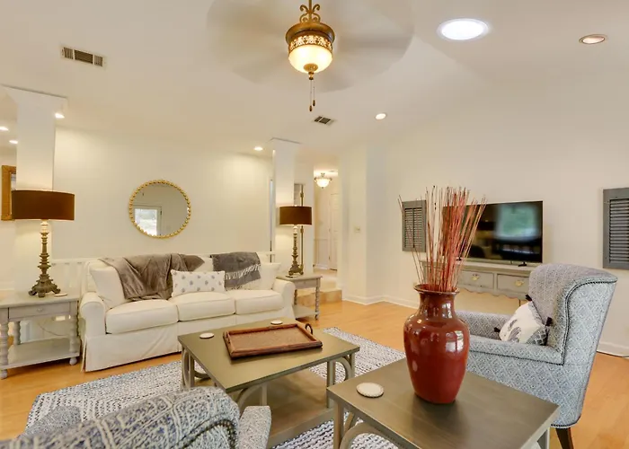 Ferienhaus 3 Mi To Dtwn! Quiet Gem W/ Lush Patio