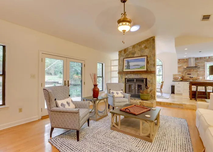 3 Mi To Dtwn! Quiet Gem W/ Lush Patio Ferienhaus *