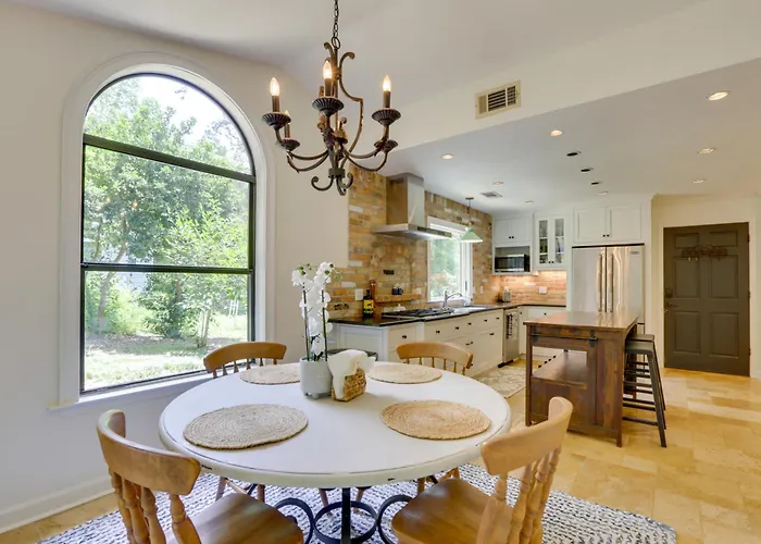 Ferienhaus 3 Mi To Dtwn! Quiet Gem W/ Lush Patio *