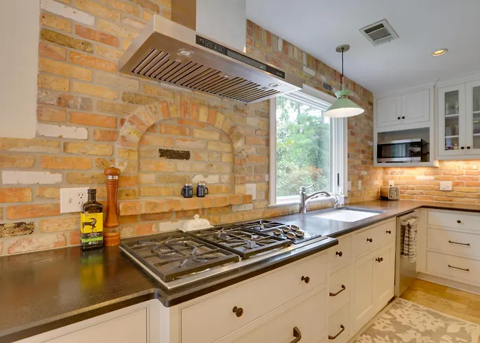 Ferienhaus 3 Mi To Dtwn! Quiet Gem W/ Lush Patio *
