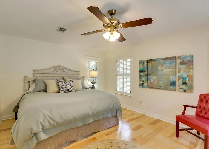 Ferienhaus 3 Mi To Dtwn! Quiet Gem W/ Lush Patio