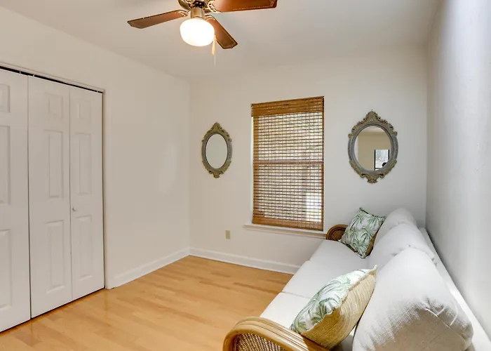 Ferienhaus 3 Mi To Dtwn! Quiet Gem W/ Lush Patio *