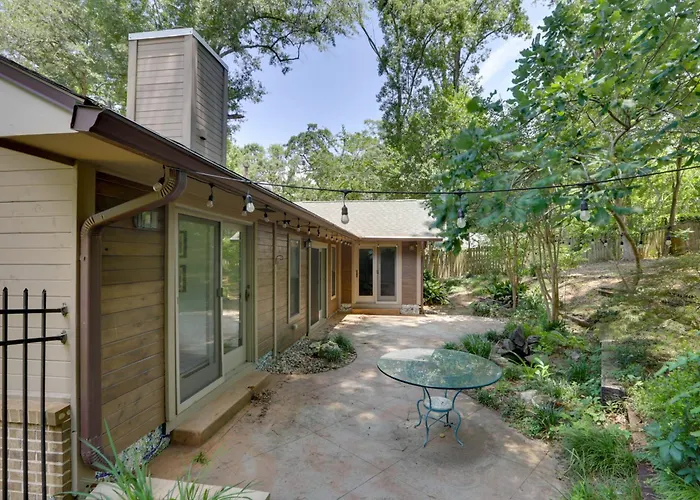 Ferienhaus 3 Mi To Dtwn! Quiet Gem W/ Lush Patio