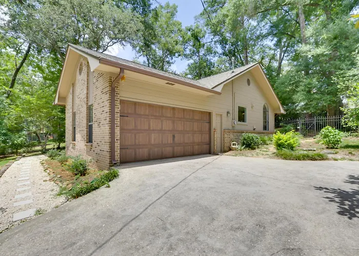 Ferienhaus 3 Mi To Dtwn! Quiet Gem W/ Lush Patio